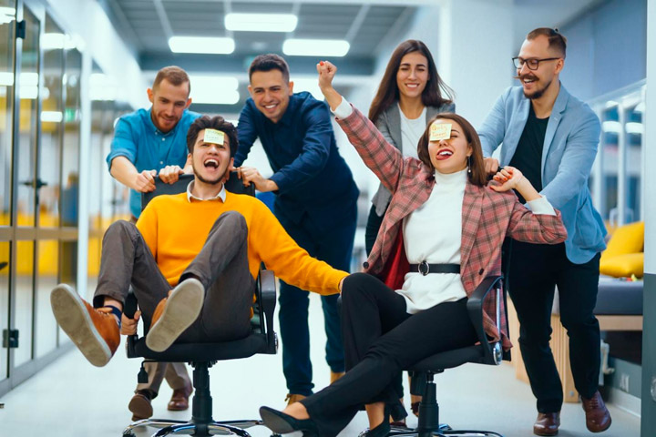 Cuidar tu cuerpo durante la jornada laboral también es una forma de prevención.