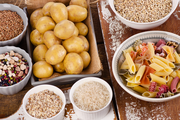 alimentos fuentes de carbohidratos: papas, pasta, granos, etc