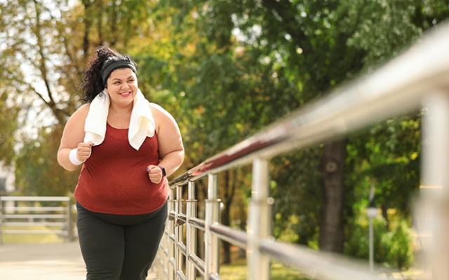 Pequeños ajustes en el estilo de vida mejoran la salud vascular en mayores  con obesidad