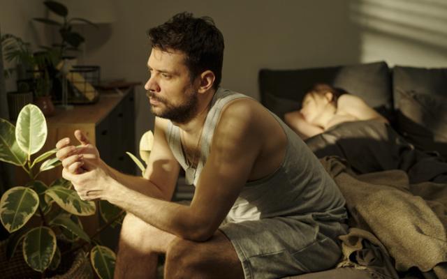 Persona ansiosa no para de pensar