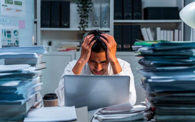 Estrés laboral: señales físicas que no debes ignorar