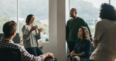 Equipo diverso de trabajadores